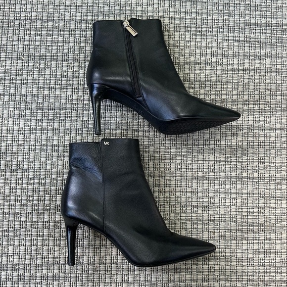 MICHAEL Michael Kors Leather Dorothy Flex Mid Booties - Picture 4 of 14